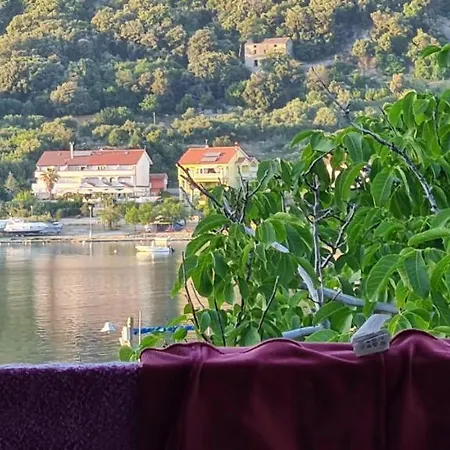 Maestral-nmf Supetarska Draga