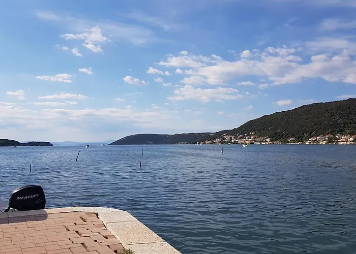 Maestral-nmf شقة *