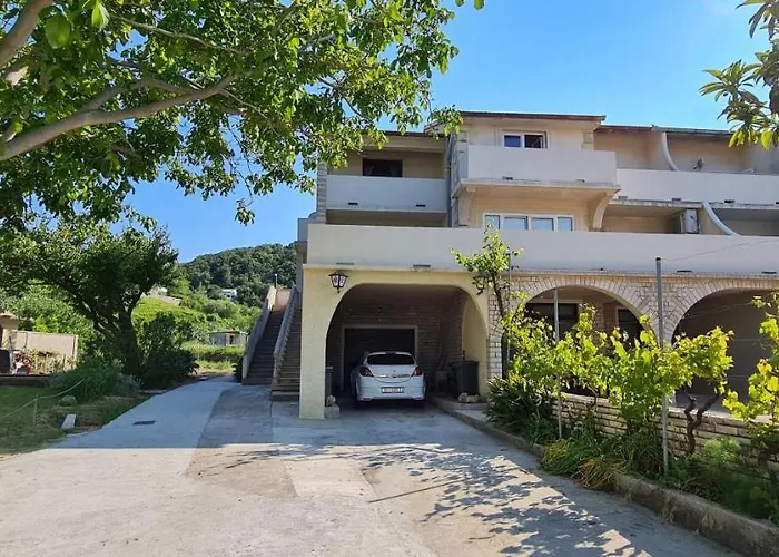 Maestral-nmf شقة *